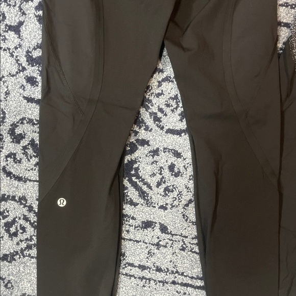 SET OF 2! Lululemon Peloton Black and White Pattern and all black Leggings sz 8 - Picture 2 of 7